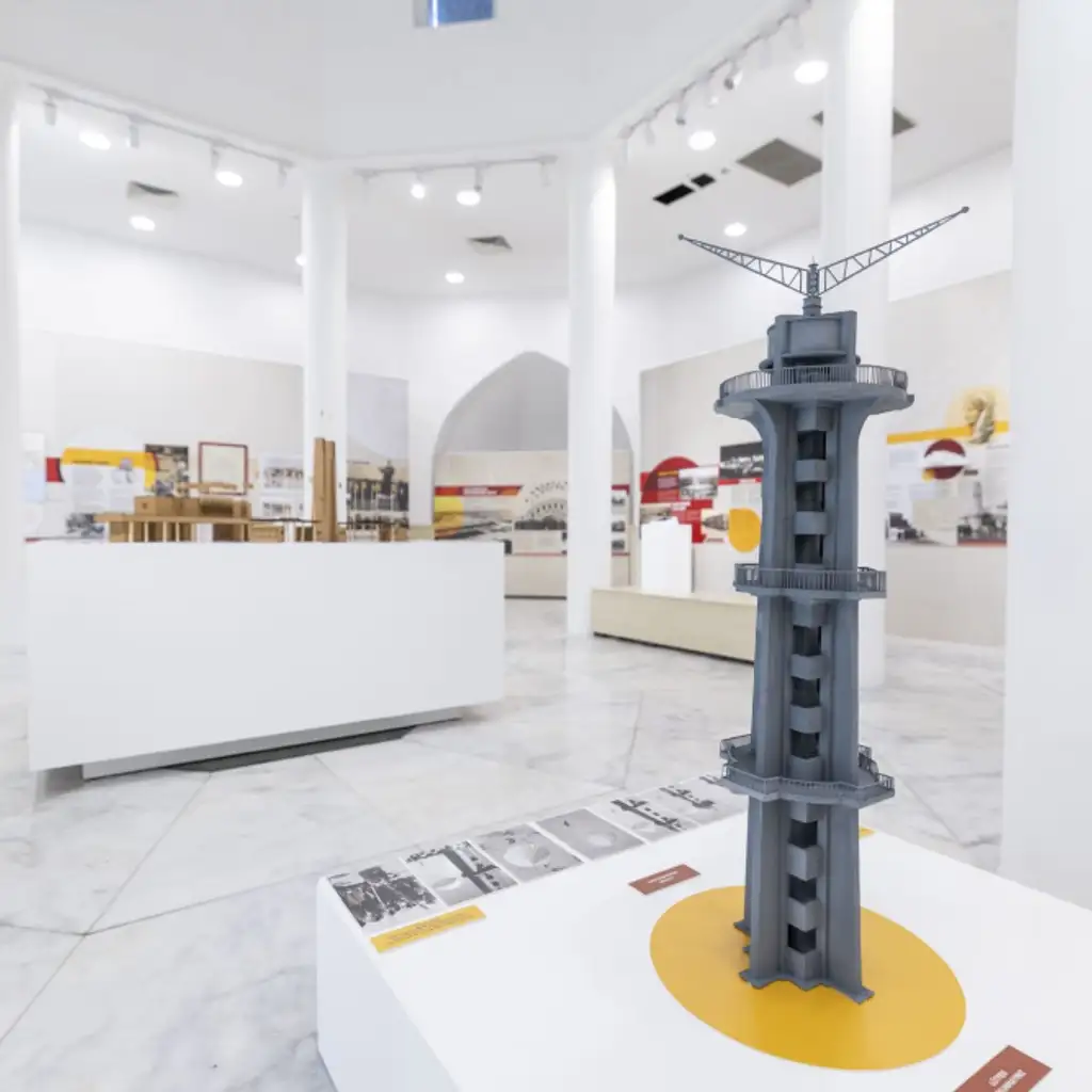 Kültürpark 90 Yaşında sergisindeki mimari maketler ve arşiv sunumları